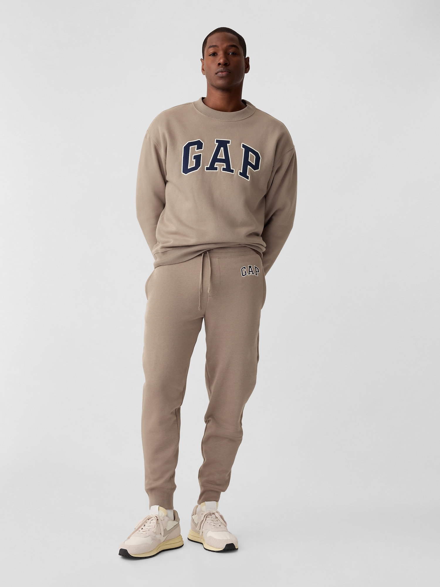 갭 Gap Logo Fleece Joggers