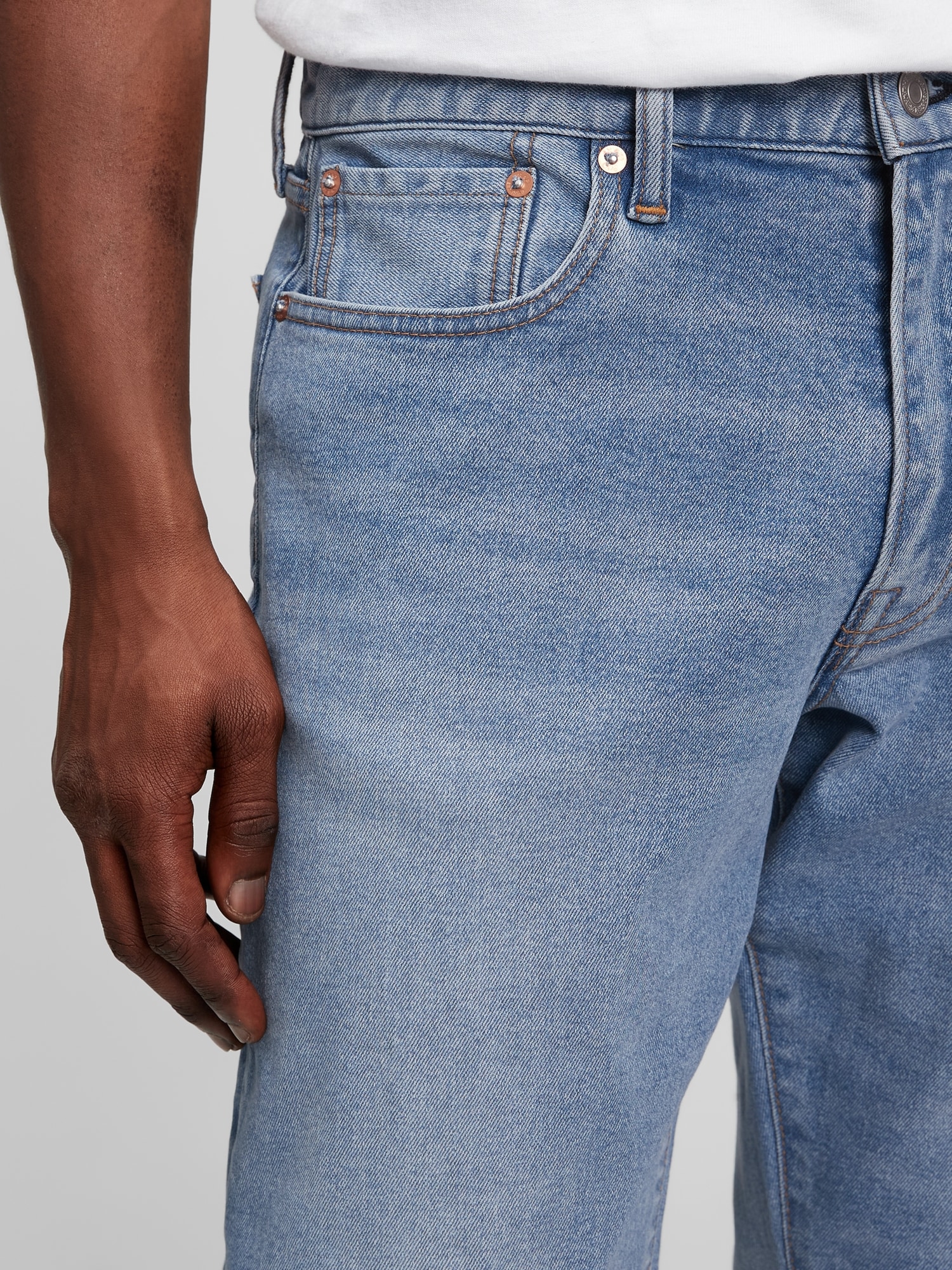 갭 365TEMP Straight Performance Jeans in GapFlex
