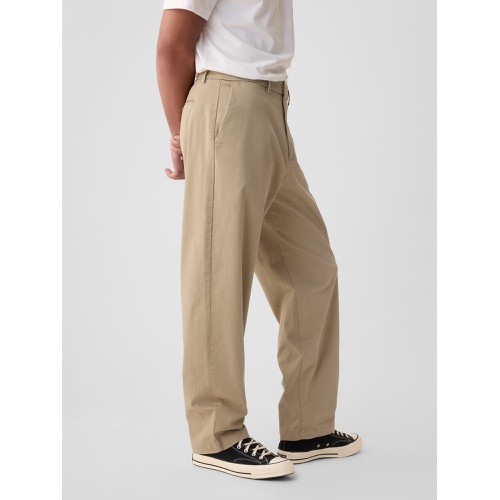 갭 Modern Khakis in Baggy Fit with GapFlex