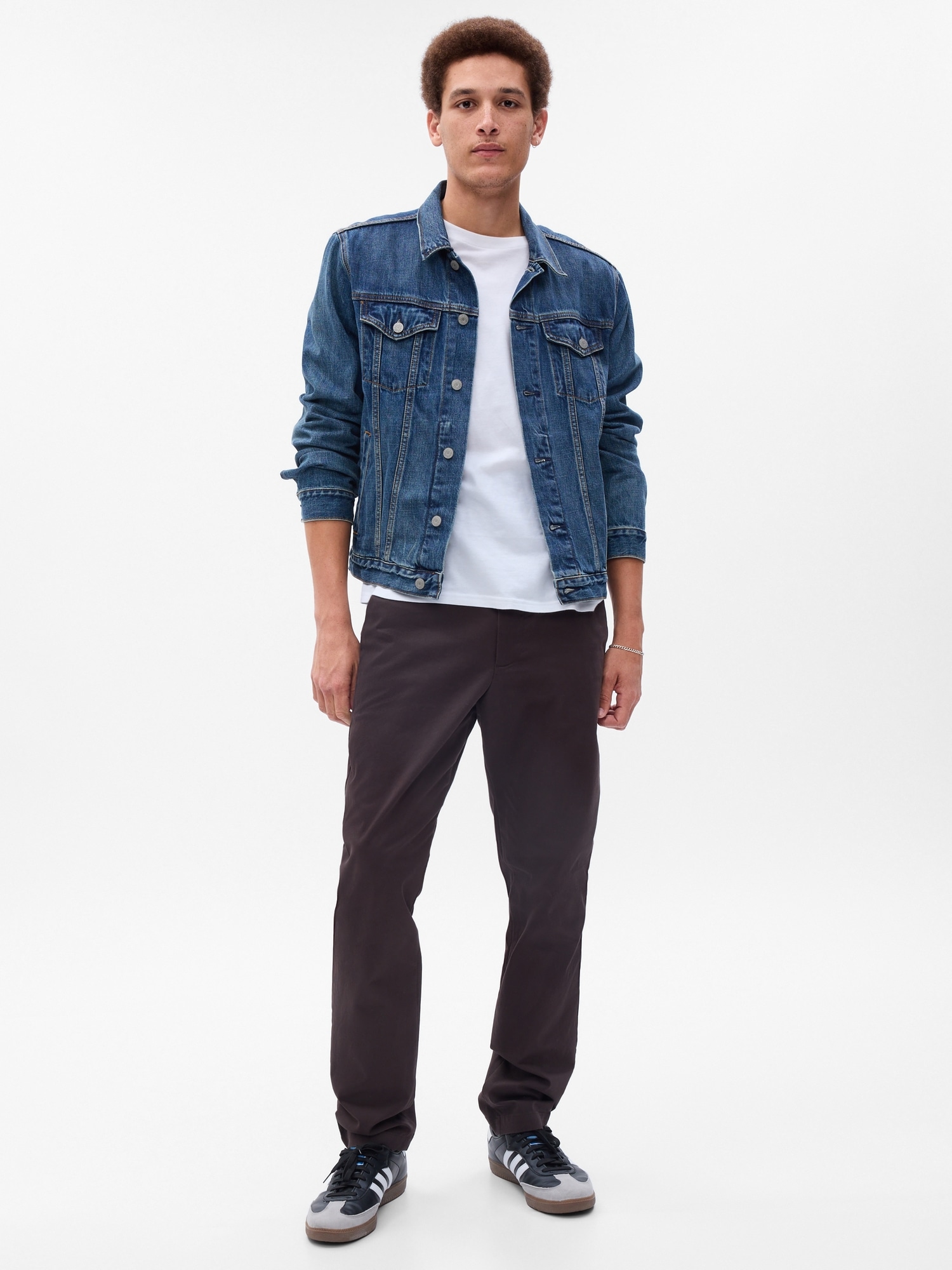 갭 Modern Khakis in Slim Fit with GapFlex