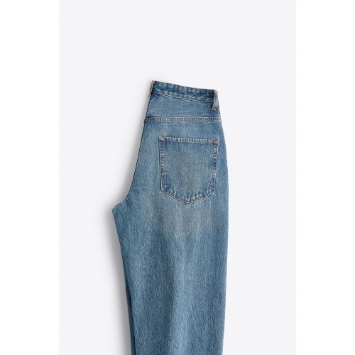 자라 Zara Wide fit jeans. Five pockets. Washed effect. Front zip and button closure.