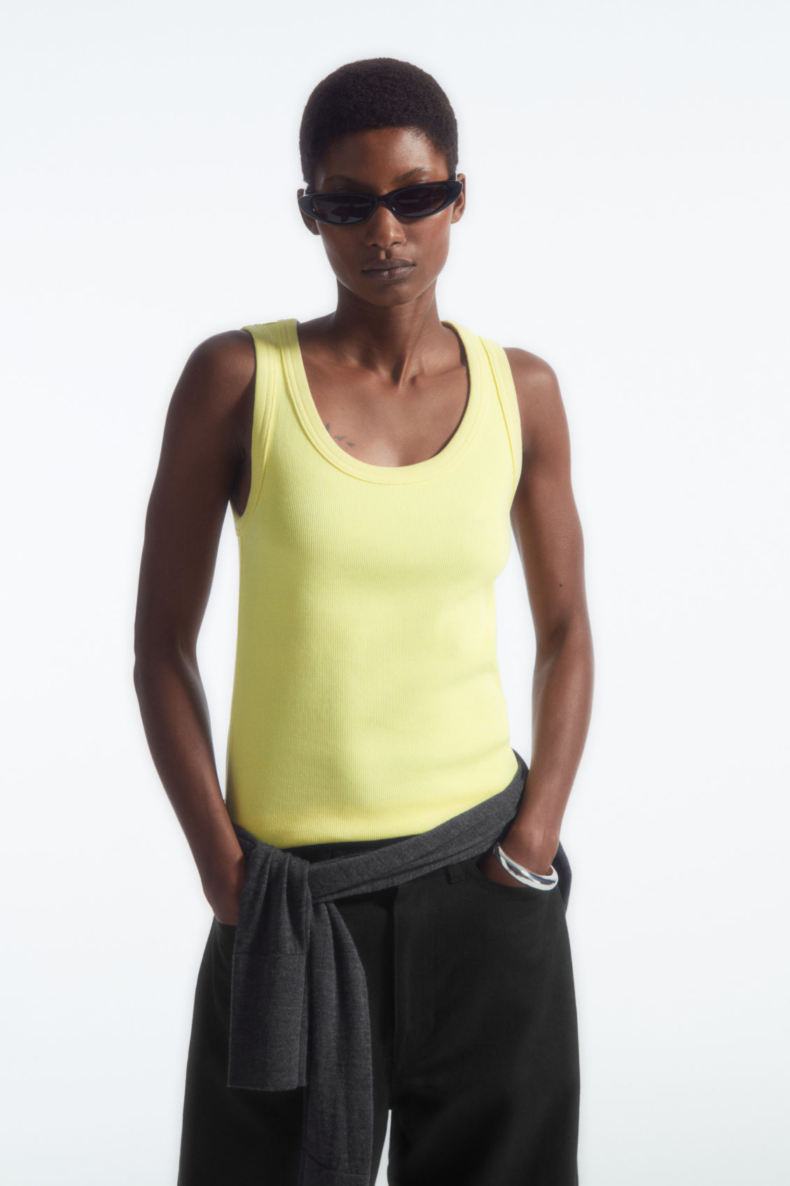 SCOOP-NECK RIBBED TANK TOP