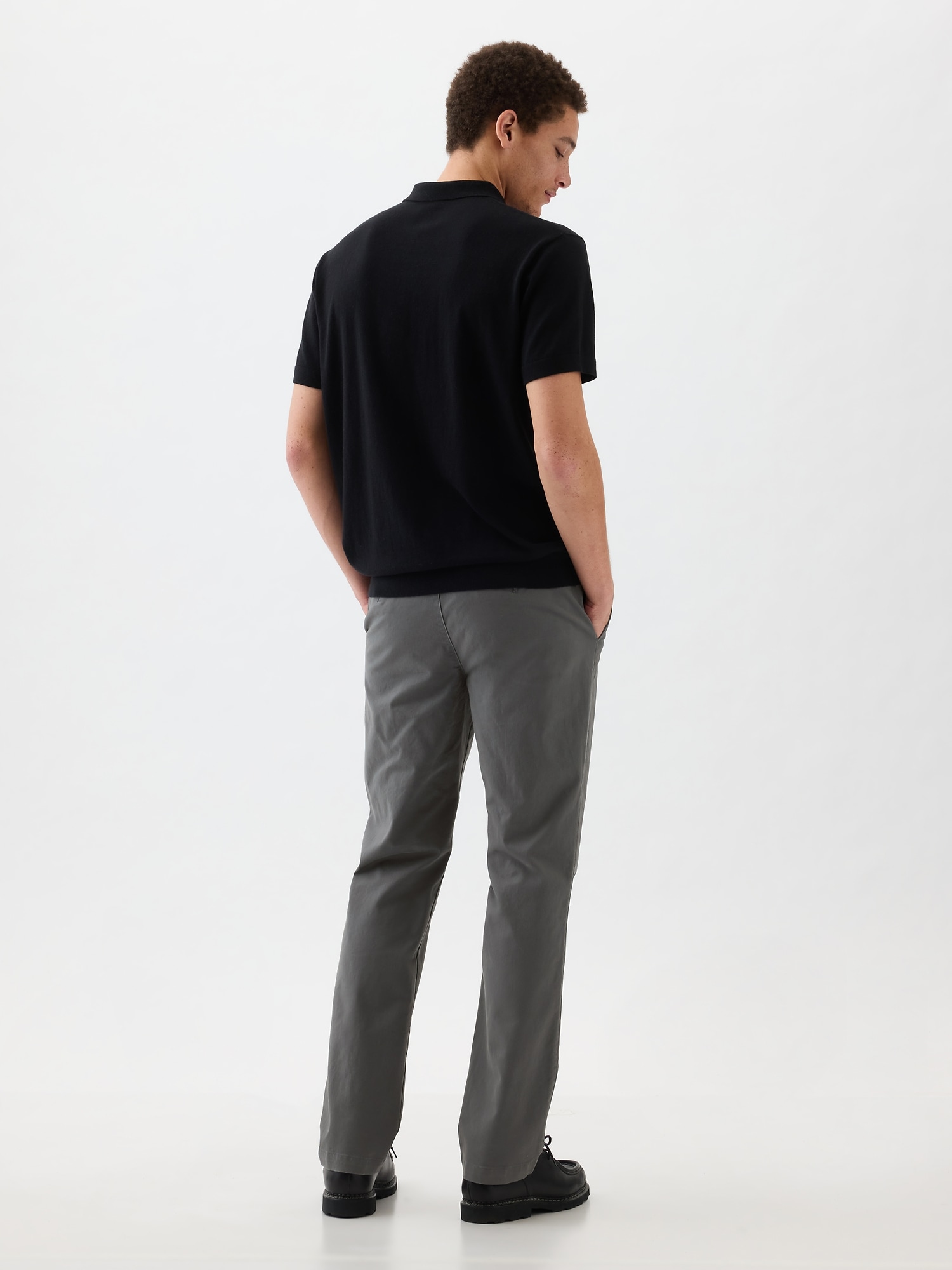 갭 GapFlex Essential Khakis in Straight Fit