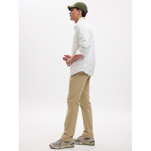 갭 Modern Khakis in Straight Fit with GapFlex