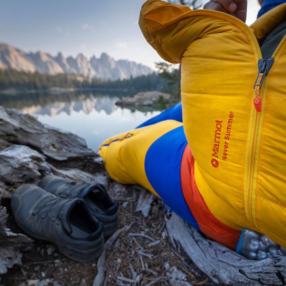 마모트 Marmot Never Summer Sleeping Bag: 0F Down - Hike & Camp