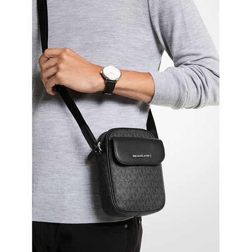 마이클코어스 Michael Kors Mens Hudson Logo Smartphone Crossbody Bag