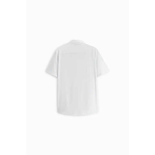 자라 Zara Regular fit shirt made of wrinkle resistant high stretch fabric. Lapel collar and short sleeves. Front button closure.