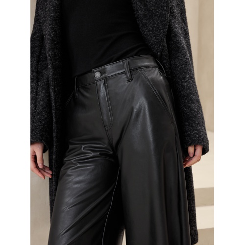 바나나리퍼블릭 Vegan Leather Wide-Leg Crop Pant